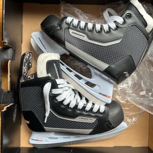 NWOT Black and Gray Men’s Size 7 Hockey Skates